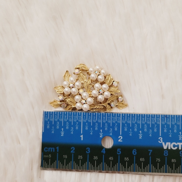 Vintage Trifari Pin Brooch - Picture 12 of 13